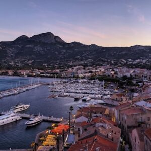 Pourquoi Calvi, le joyau de Corse, devrait-il être votre prochaine destination de voyage ?